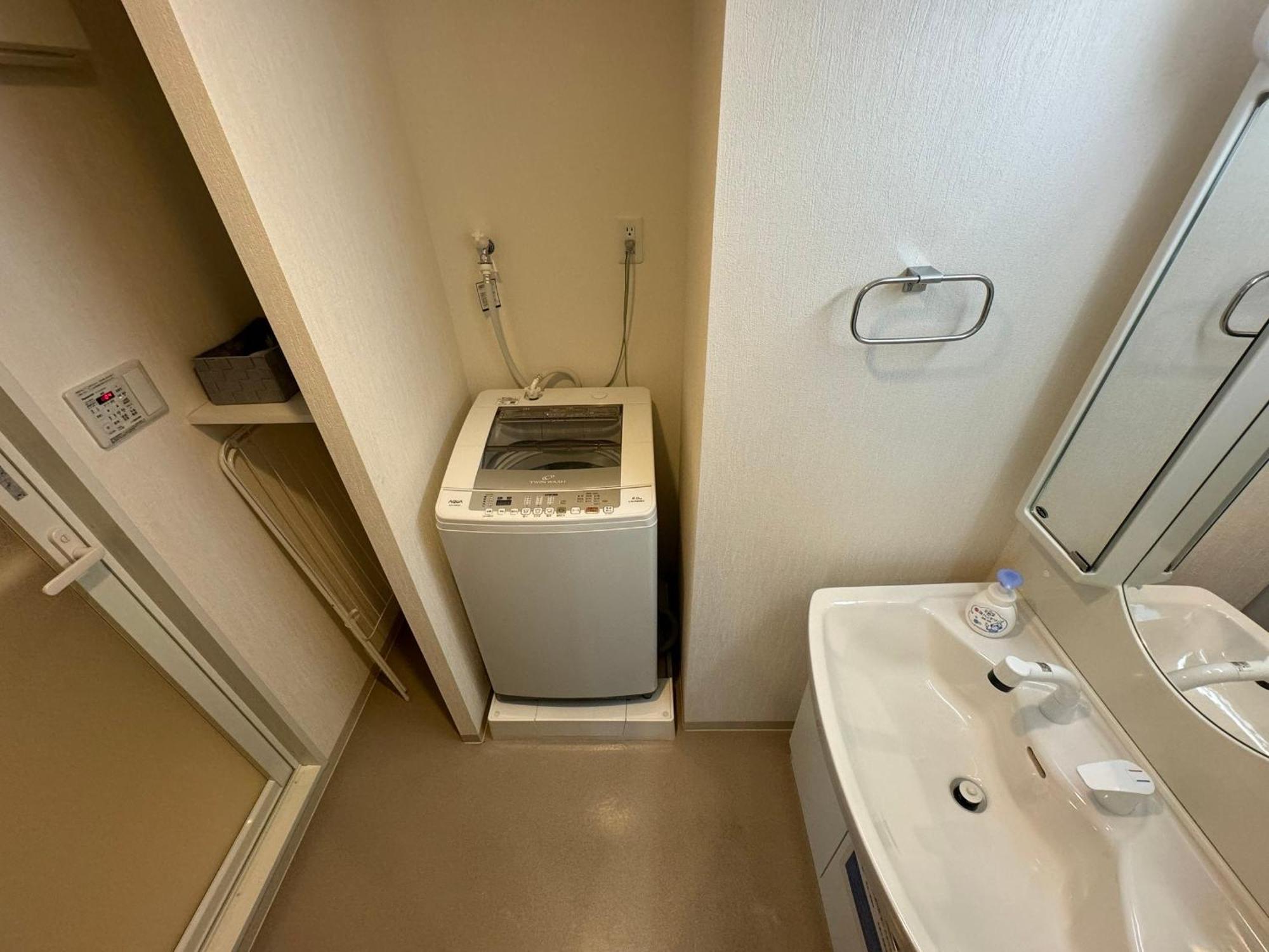 Color Tsuruhashi Apartment Osaka Exterior photo